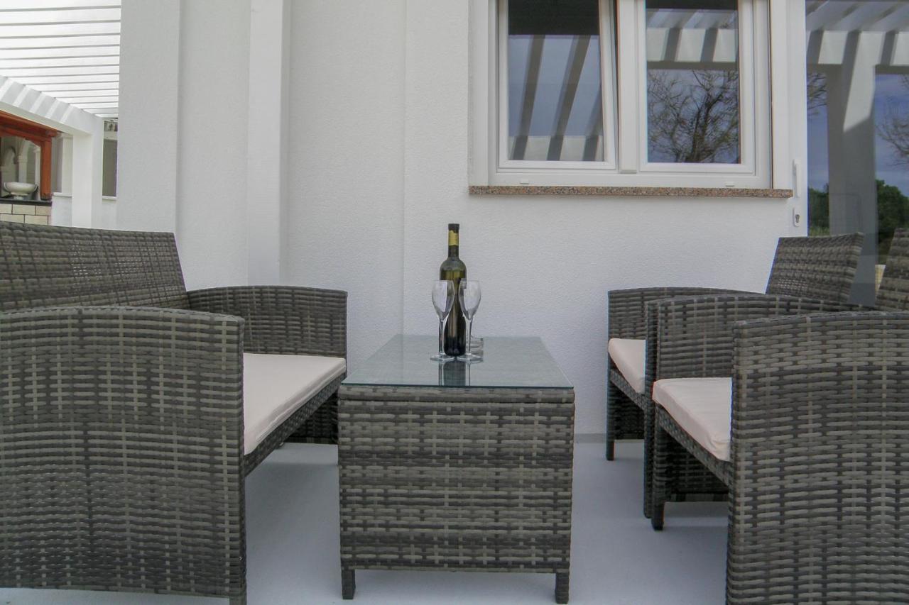 Lada Apartmani Novalja Luaran gambar