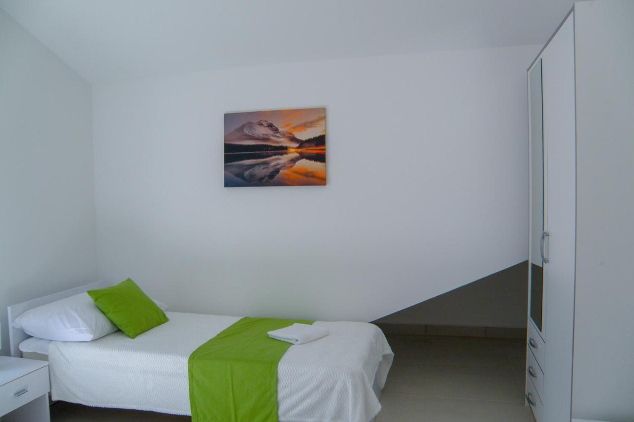 Lada Apartmani Novalja Luaran gambar